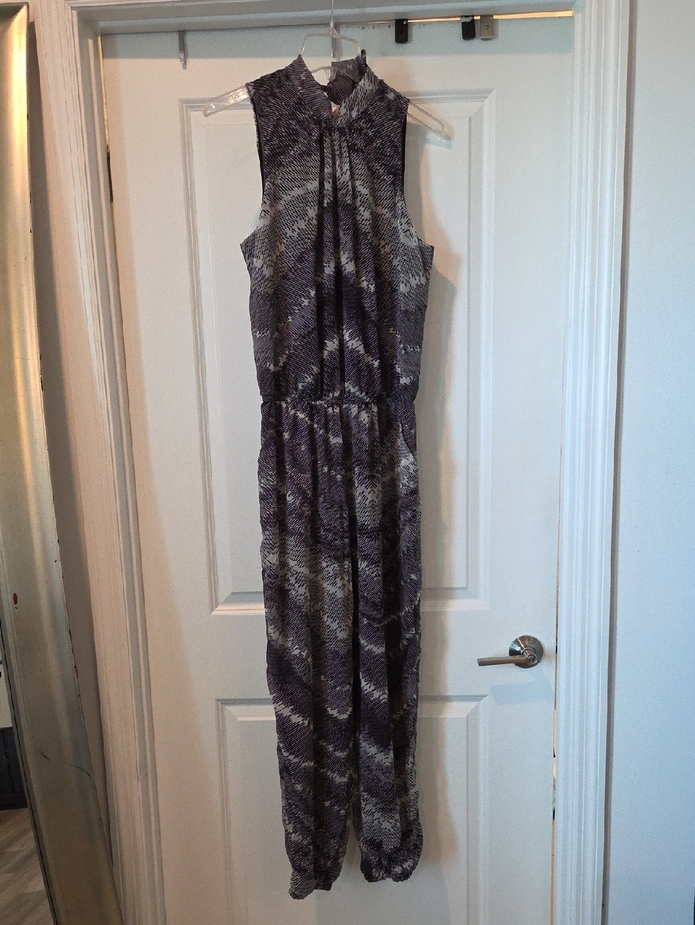 New York & Company Gray Sleeveless Jumpsuit Size M!